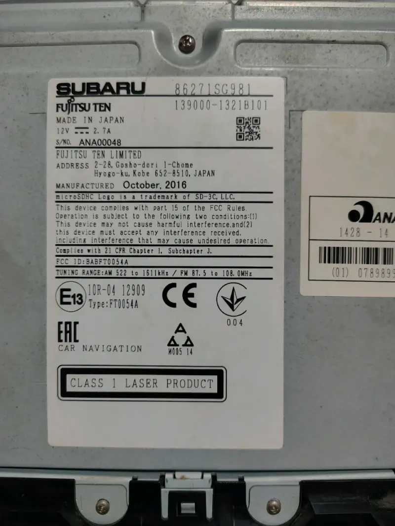 Pantalla multimedia Subaru con controles de clima - 2