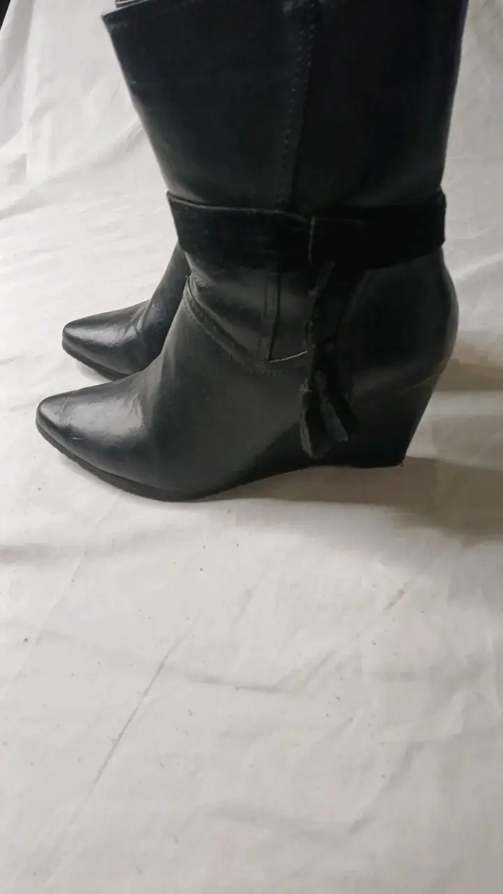 Botines de cuero negro con tacón alto - 2