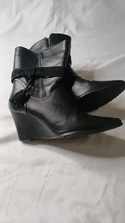 Botines de cuero negro con tacón alto - miniatura 4