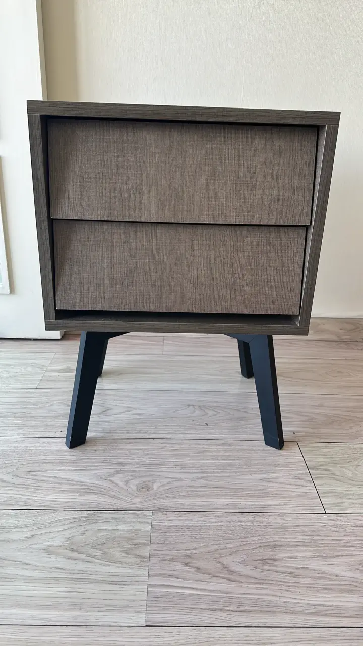 Velador de madera con patas metálicas - 1