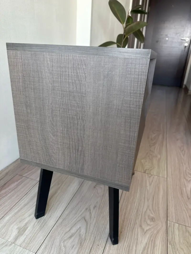 Velador de madera con patas metálicas - 3