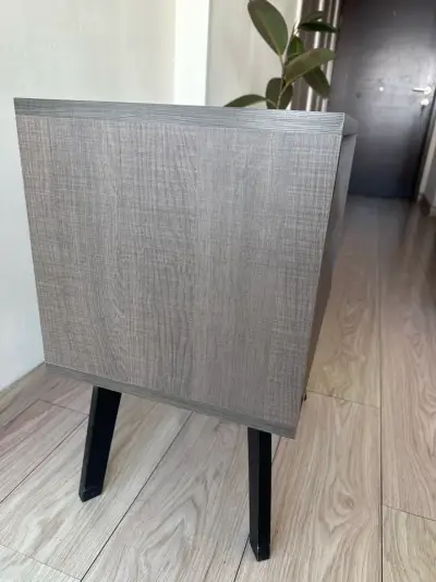 Velador de madera con patas metálicas - miniatura 3