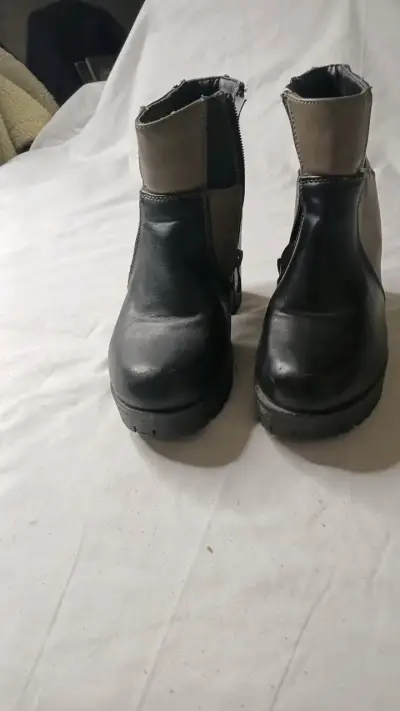 Botines de cuero negro y marrón con tacón alto - miniatura 1