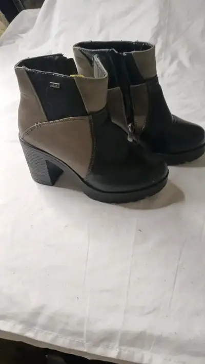 Botines de cuero negro y marrón con tacón alto - miniatura 2