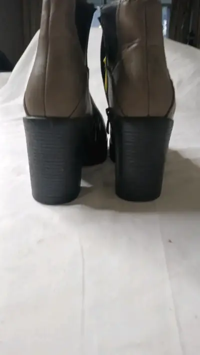 Botines de cuero negro y marrón con tacón alto - miniatura 3