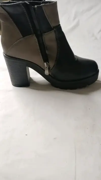 Botines de cuero negro y marrón con tacón alto - miniatura 4