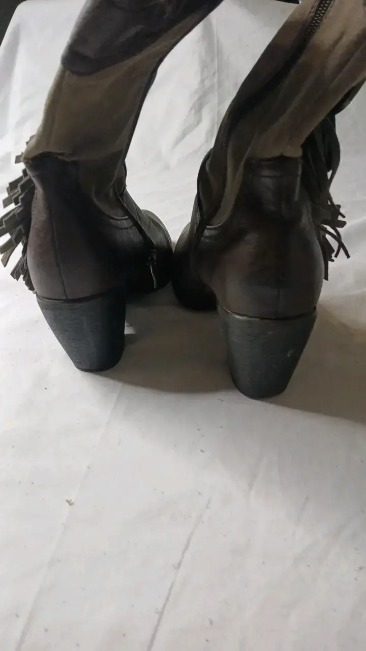 Botas de cuerina marrón con flecos - 2
