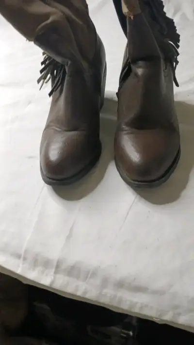 Botas de cuerina marrón con flecos - miniatura 3