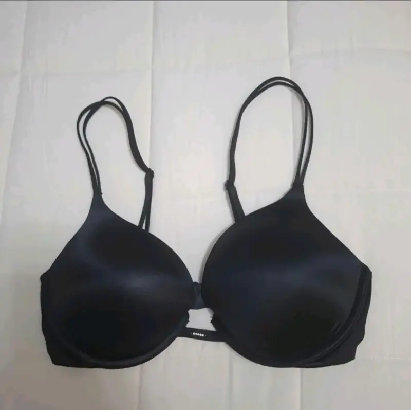 Sostén negro Victoria's Secret 32D - 1