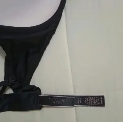 Sostén negro Victoria's Secret 32D - miniatura 2