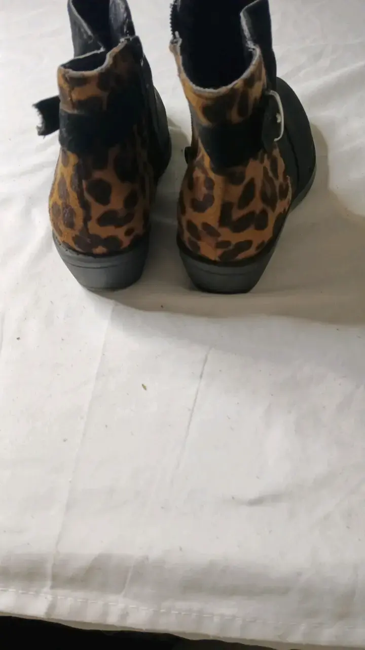 Botines negros con estampado animal print - 3