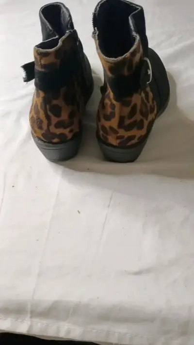 Botines negros con estampado animal print - miniatura 4