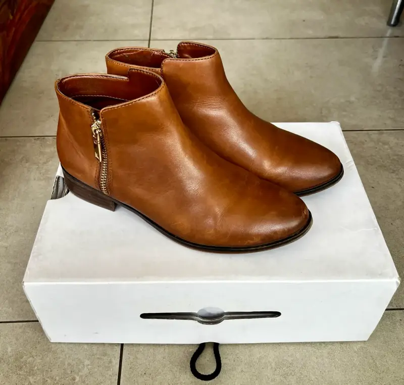 Botines de cuero marrón con cierre lateral - 1