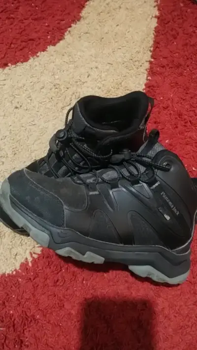 Botas de montaña negras impermeables - miniatura 1