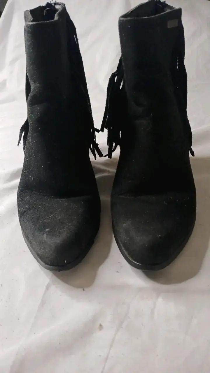 Botines negros con flecos para mujer