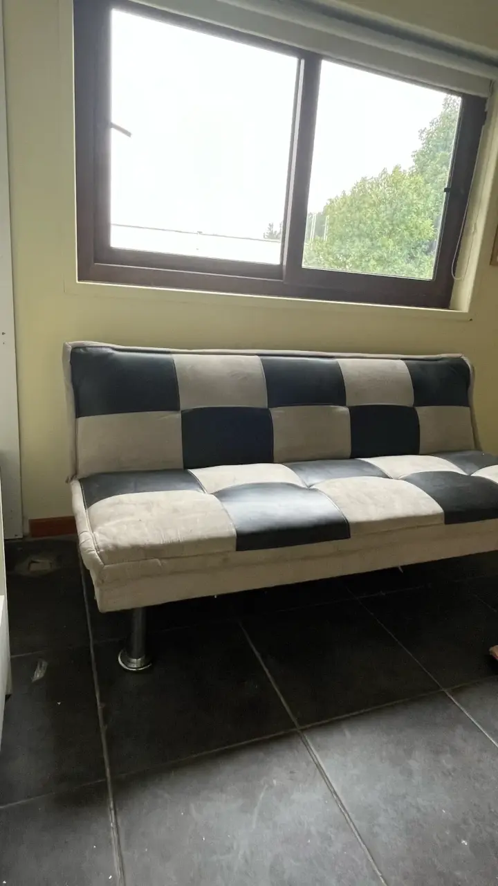 Sofá cama bicolor moderno en buen estado - 6