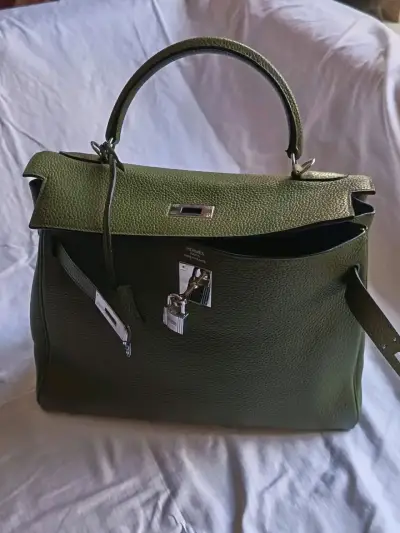 Bolso de cuero verde Hermès con cerradura - miniatura 2