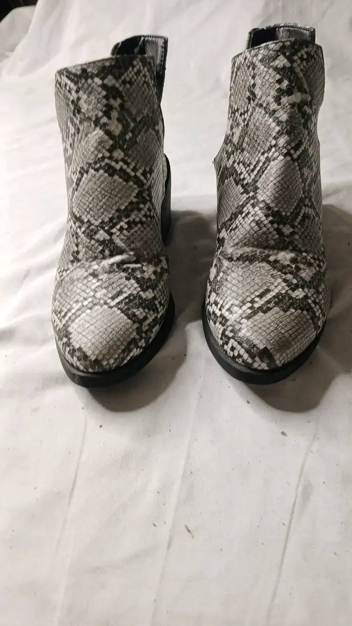 Botines de mujer con diseño de serpiente