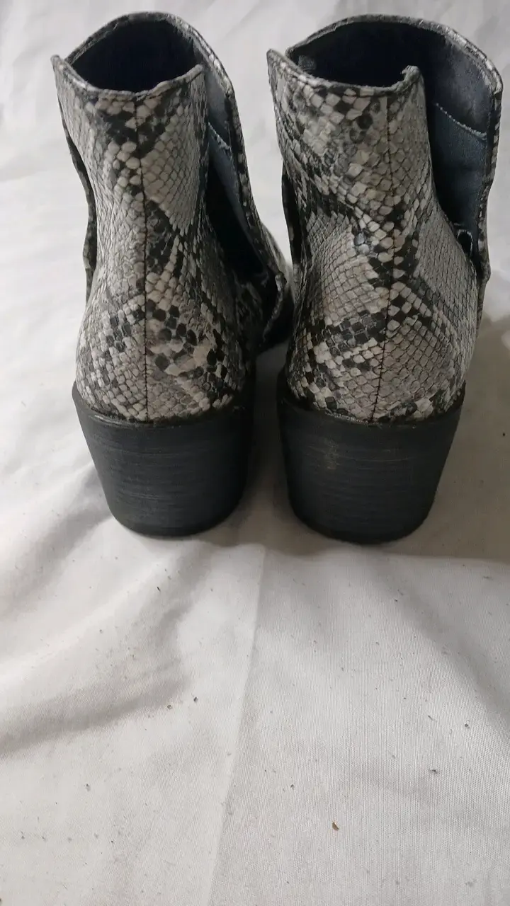 Botines de mujer con diseño de serpiente - 3
