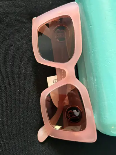 Gafas de sol Burberry rosadas estilo moderno - miniatura 5