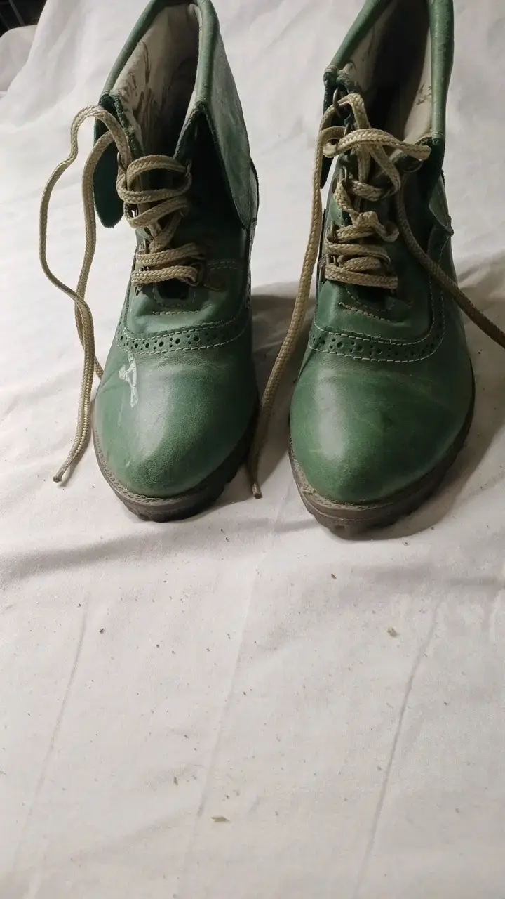 Botines verdes de cuero con taco para mujer