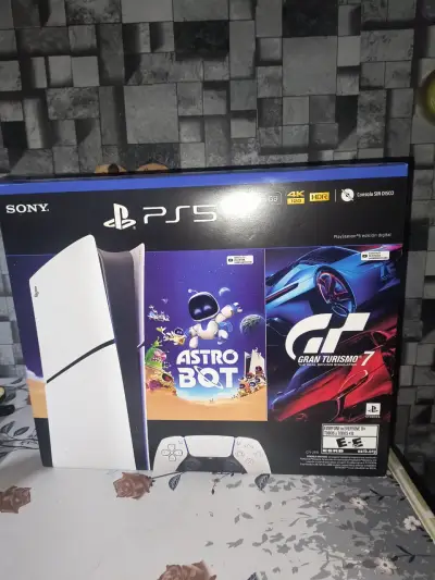 Consola Sony PS5 Digital Edition con Astro Bot y Gran Turismo 7 - miniatura 1