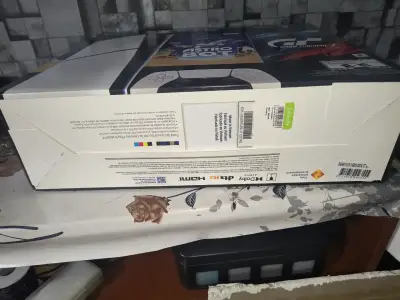 Consola Sony PS5 Digital Edition con Astro Bot y Gran Turismo 7 - miniatura 3