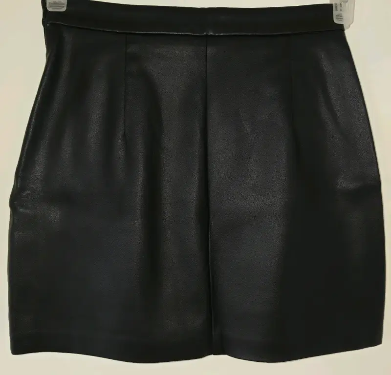 Falda de cuero sintético negro Pull&Bear talla S - 2