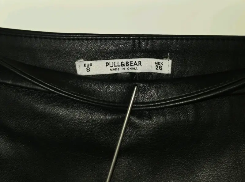 Falda de cuero sintético negro Pull&Bear talla S - 3
