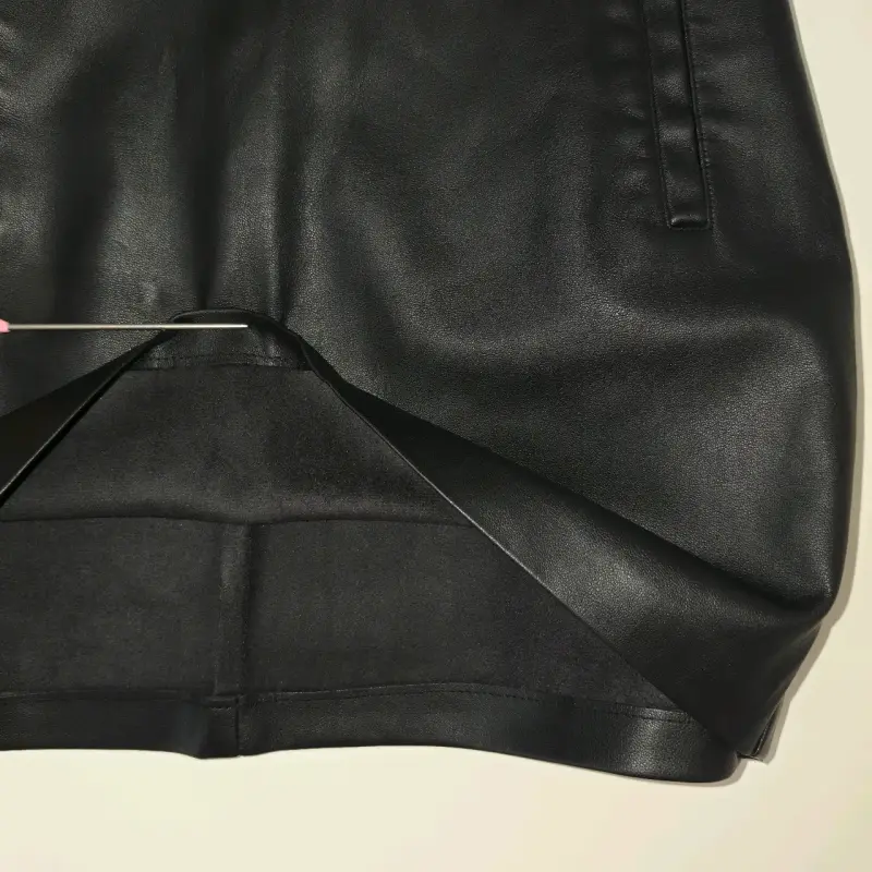 Falda de cuero sintético negro Pull&Bear talla S - 5