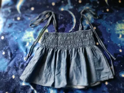 Top azul con tirantes ajustables - miniatura 2
