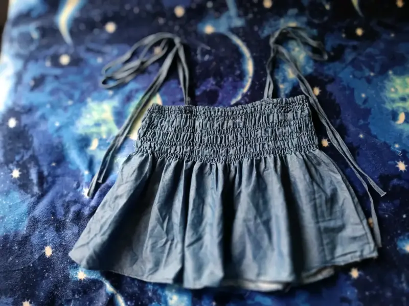 Top azul con tirantes ajustables - 3