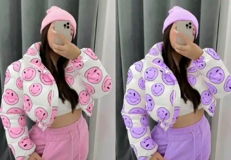 Chaqueta lila con diseño de caritas sonrientes