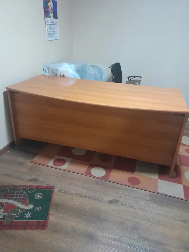 Escritorio de oficina de madera amplio