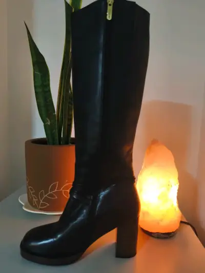 Botas de cuero negras con tacón alto - miniatura 3