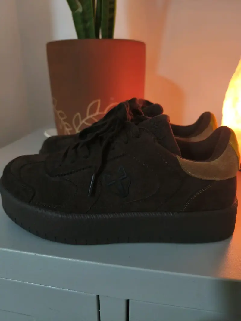 Zapatillas negras de gamuza Gotta
