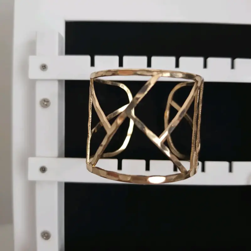 Brazalete dorado estilo geométrico - 1