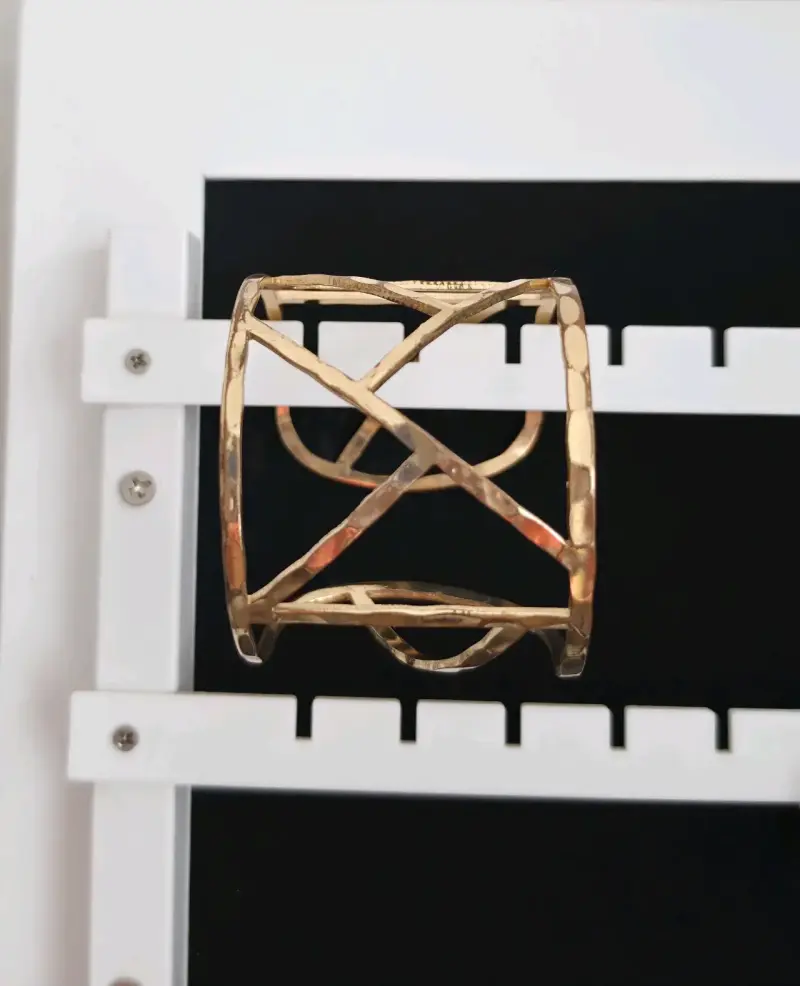 Brazalete dorado estilo geométrico - 2