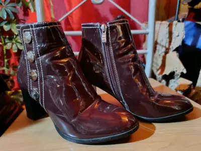 Botines de charol burdeo con tacón alto - miniatura 1