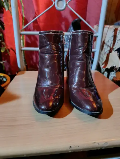 Botines de charol burdeo con tacón alto - miniatura 2