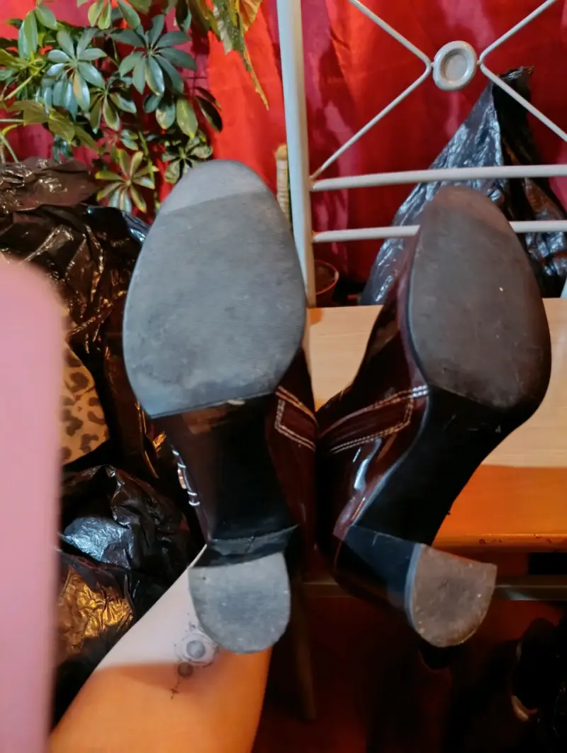 Botines de charol burdeo con tacón alto - 4