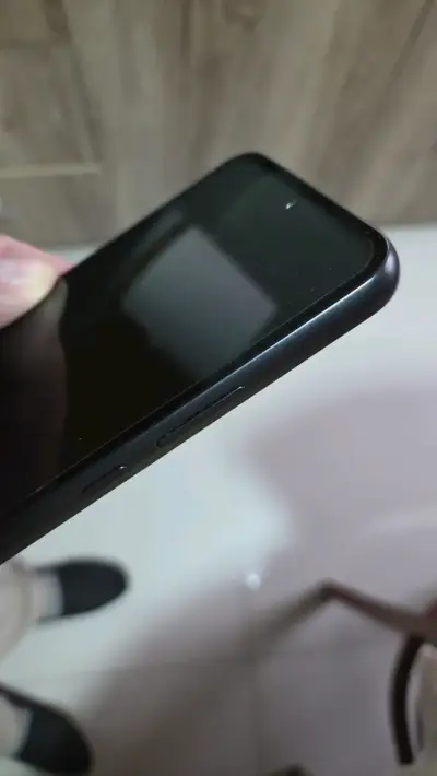 Smartphone negro en buen estado - miniatura 1