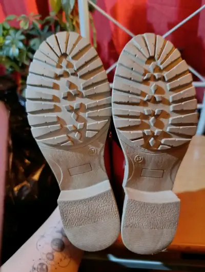 Zapatos de charol negro y rojo con cierre - miniatura 4