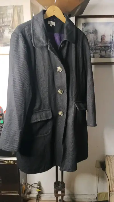 Abrigo negro de lana para mujer - miniatura 1