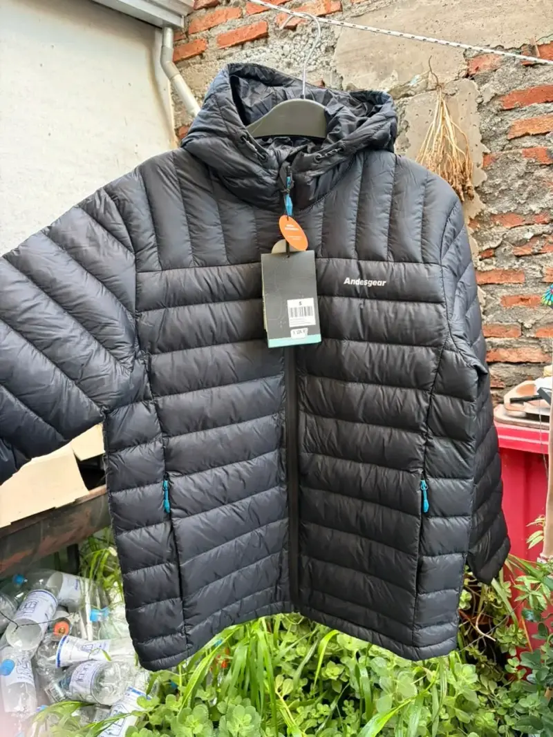 Chaqueta térmica negra Andesgear con capucha
