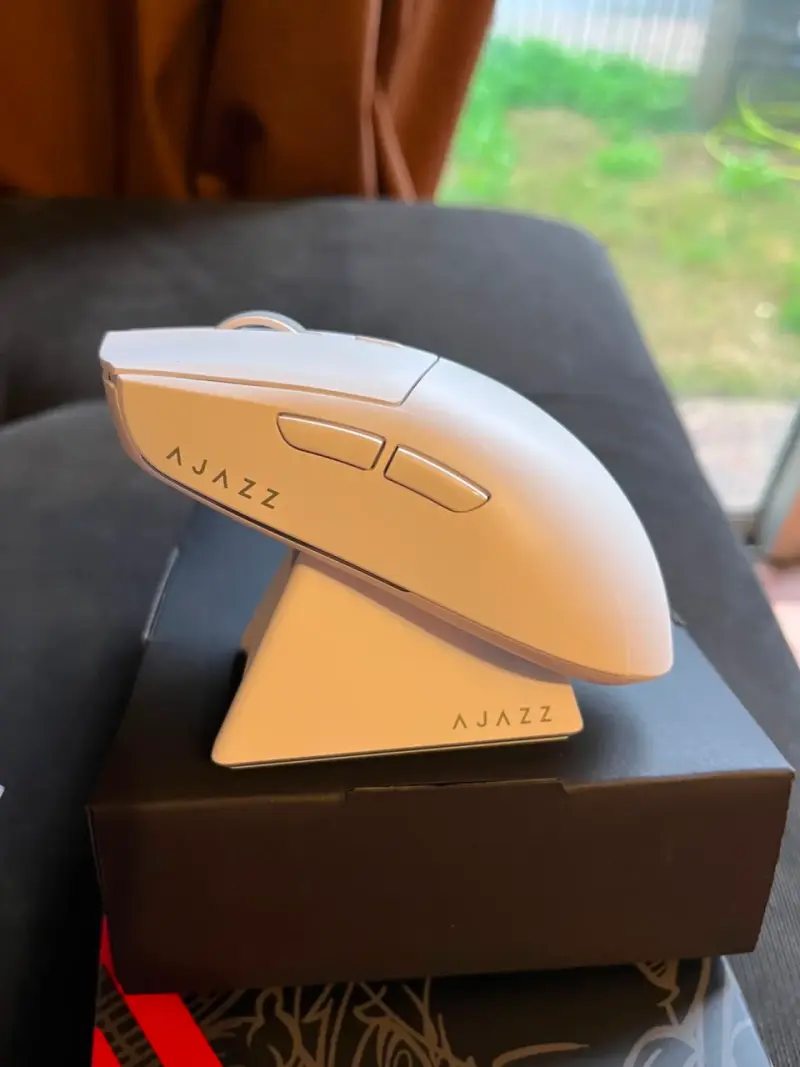 Mouse inalámbrico gamer Ajazz con base de carga - 4