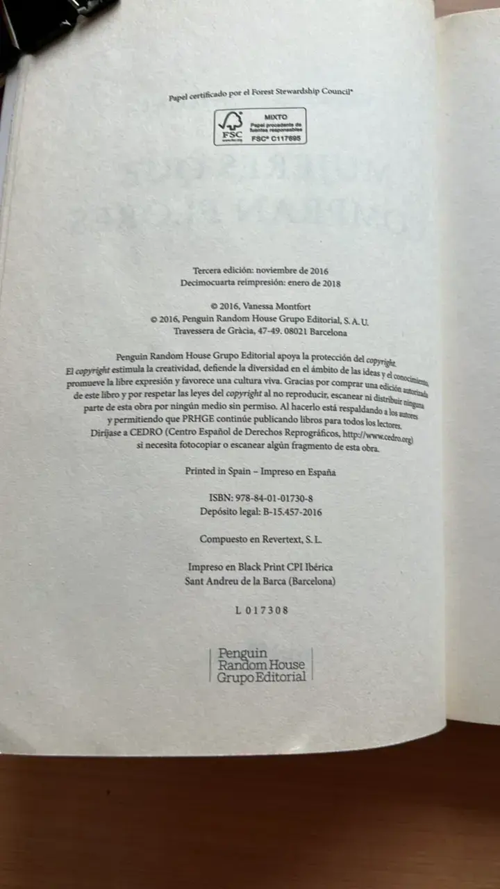 Libro Mujeres que Compran Flores de Vanessa Montfort - 3