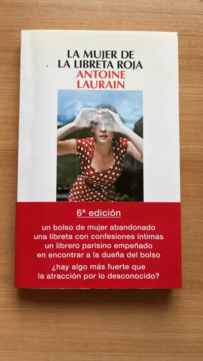 Libro 'La Mujer de la Libreta Roja' de Antoine Laurain - miniatura 1