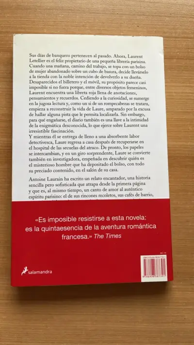 Libro 'La Mujer de la Libreta Roja' de Antoine Laurain - miniatura 2