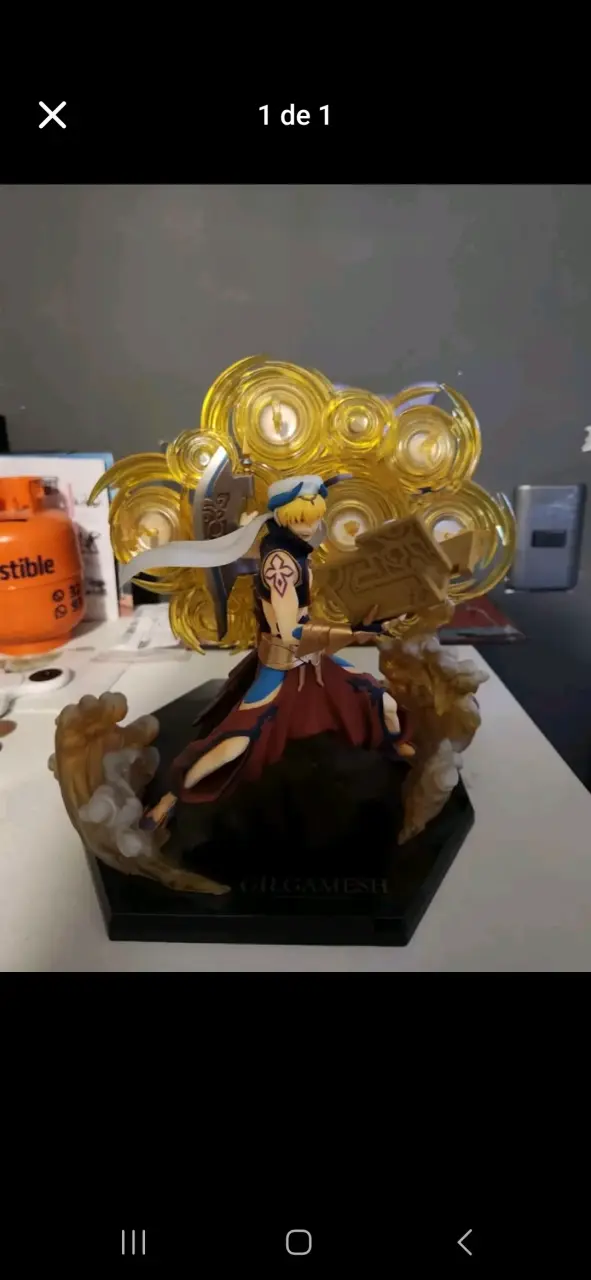 Figura de acción Gilgamesh con detalles dorados